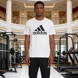 Adidas‎ Men’s White T-Shirt IZ2858-250 Size Medium Athletic Logo Tee